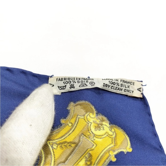 Hermes 💯 Silk Blue white and gold key scarf Large - Picture 3 of 15